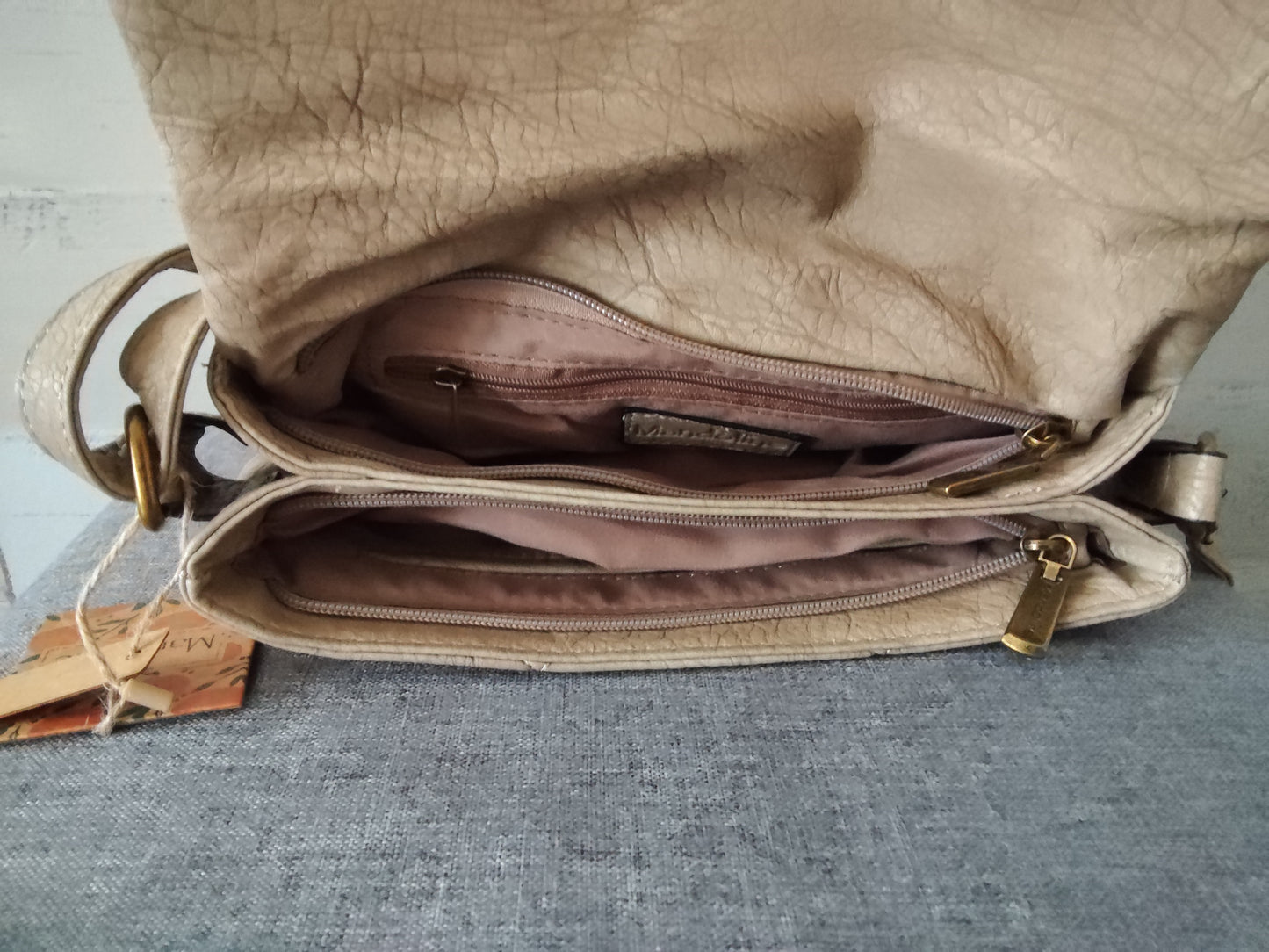 Sac à main bandoulière beige en simili-cuir