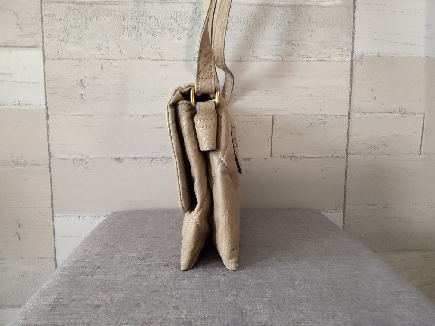 Sac à main bandoulière beige en simili-cuir