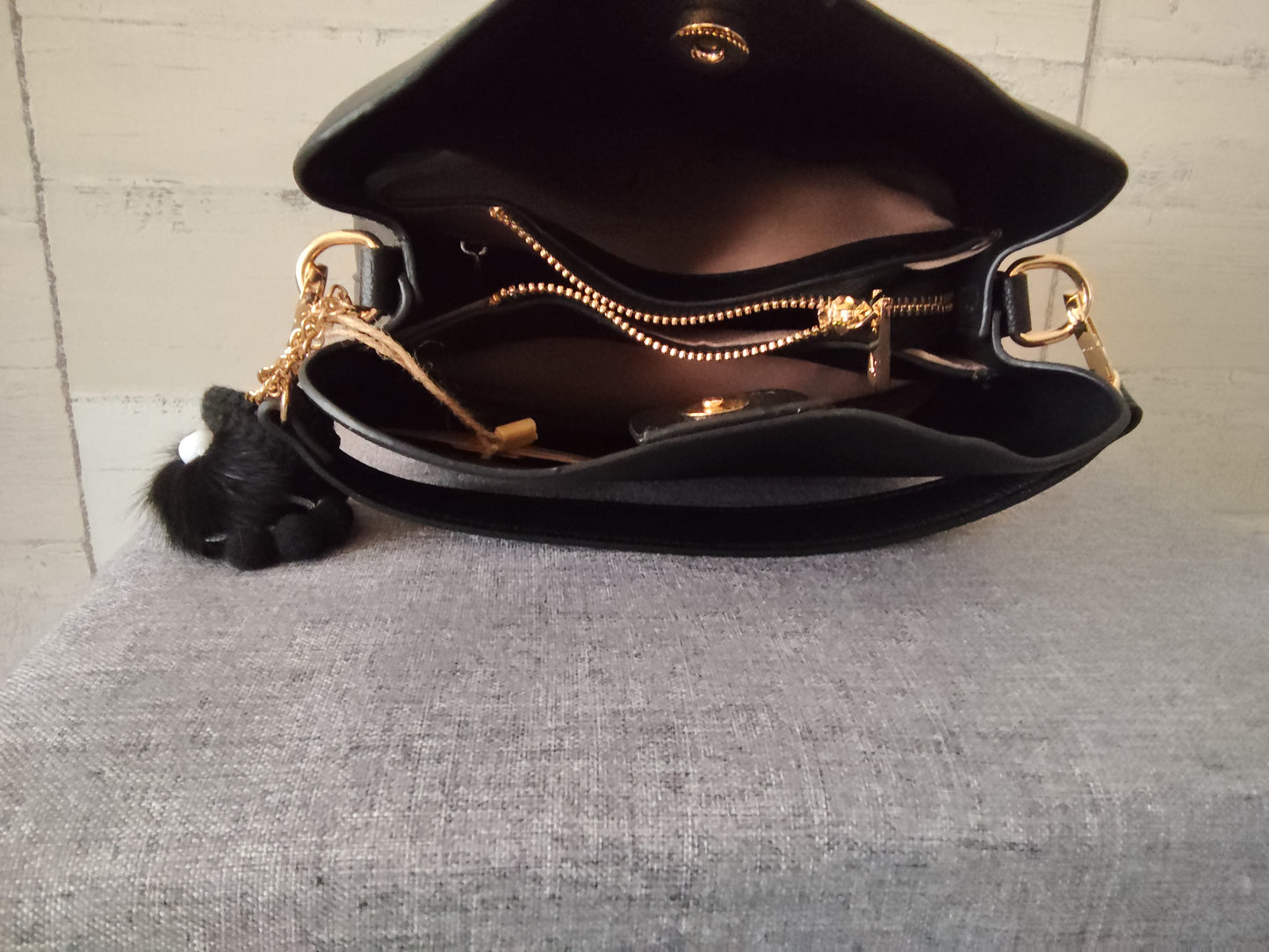 Sac à main noir simili-cuir