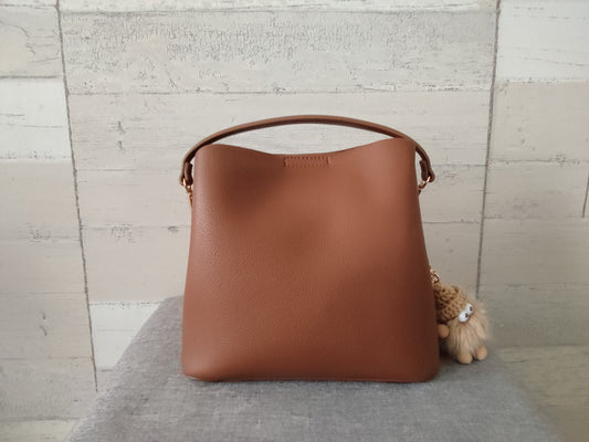 Sac à main camel en simili-cuir