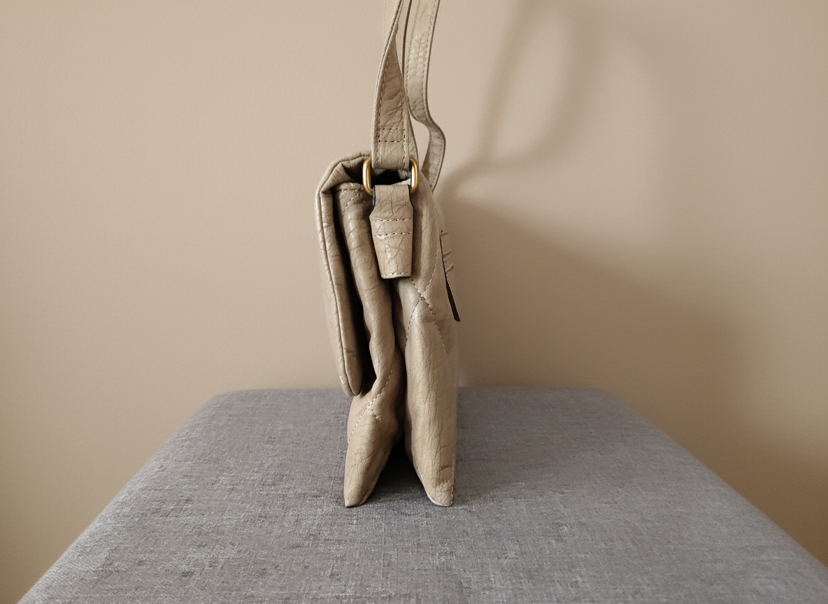 Sac à main bandoulière beige en simili-cuir