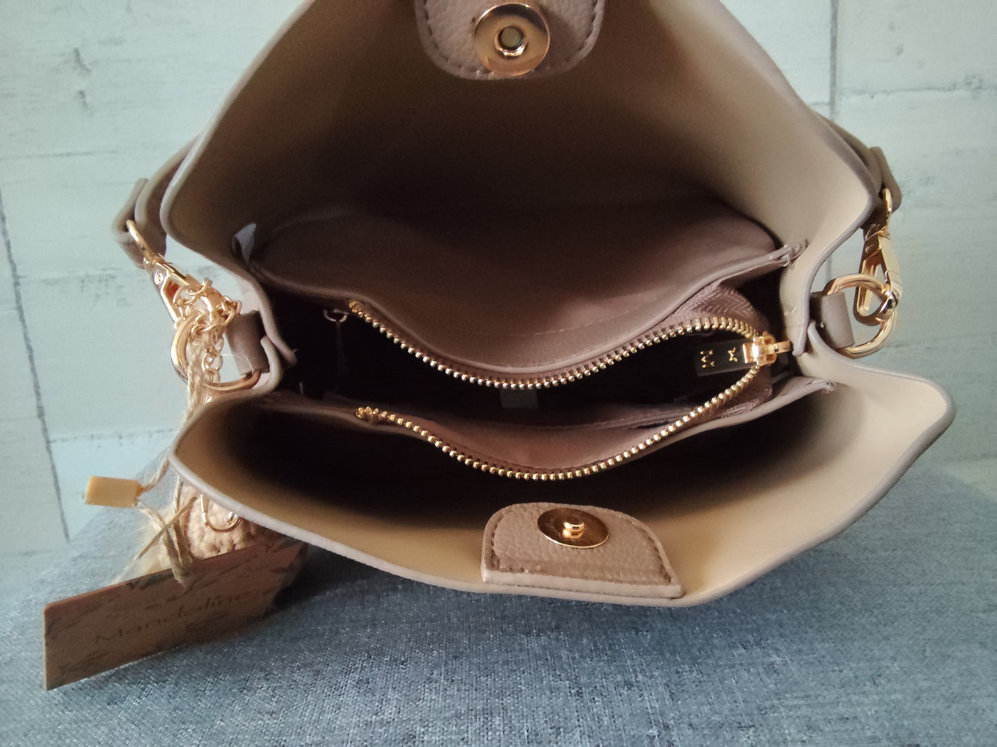 Sac à main taupe en simili-cuir
