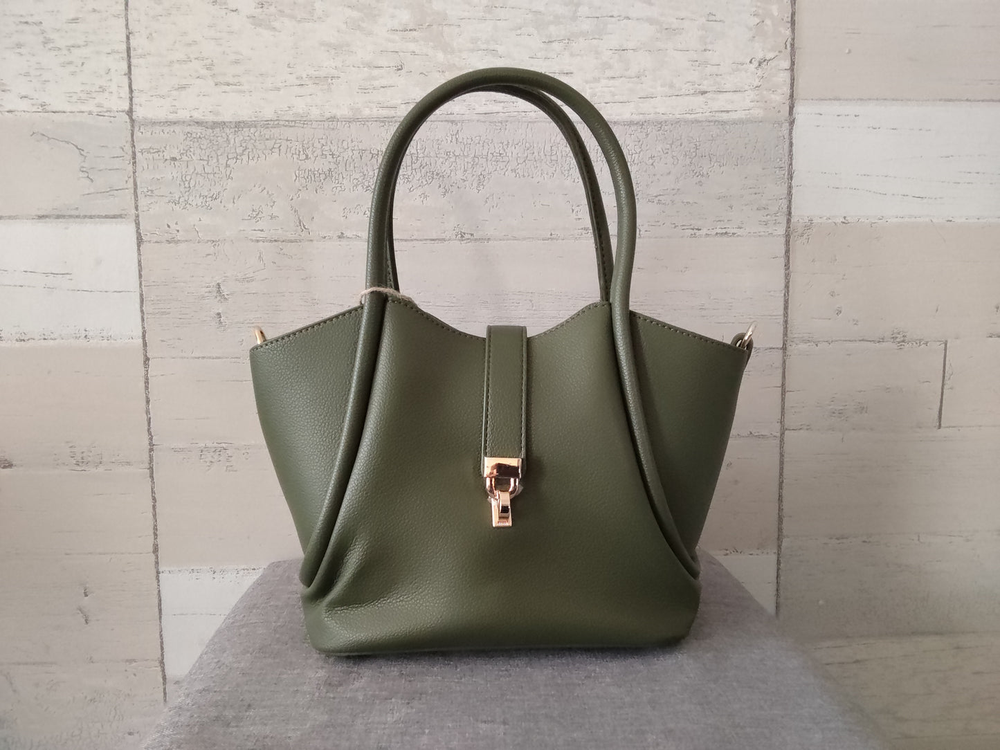 Sac à main kaki en simili-cuir