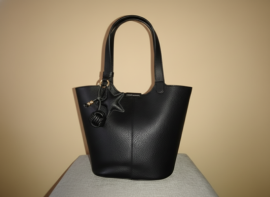 Sac à main noir en simili-cuir