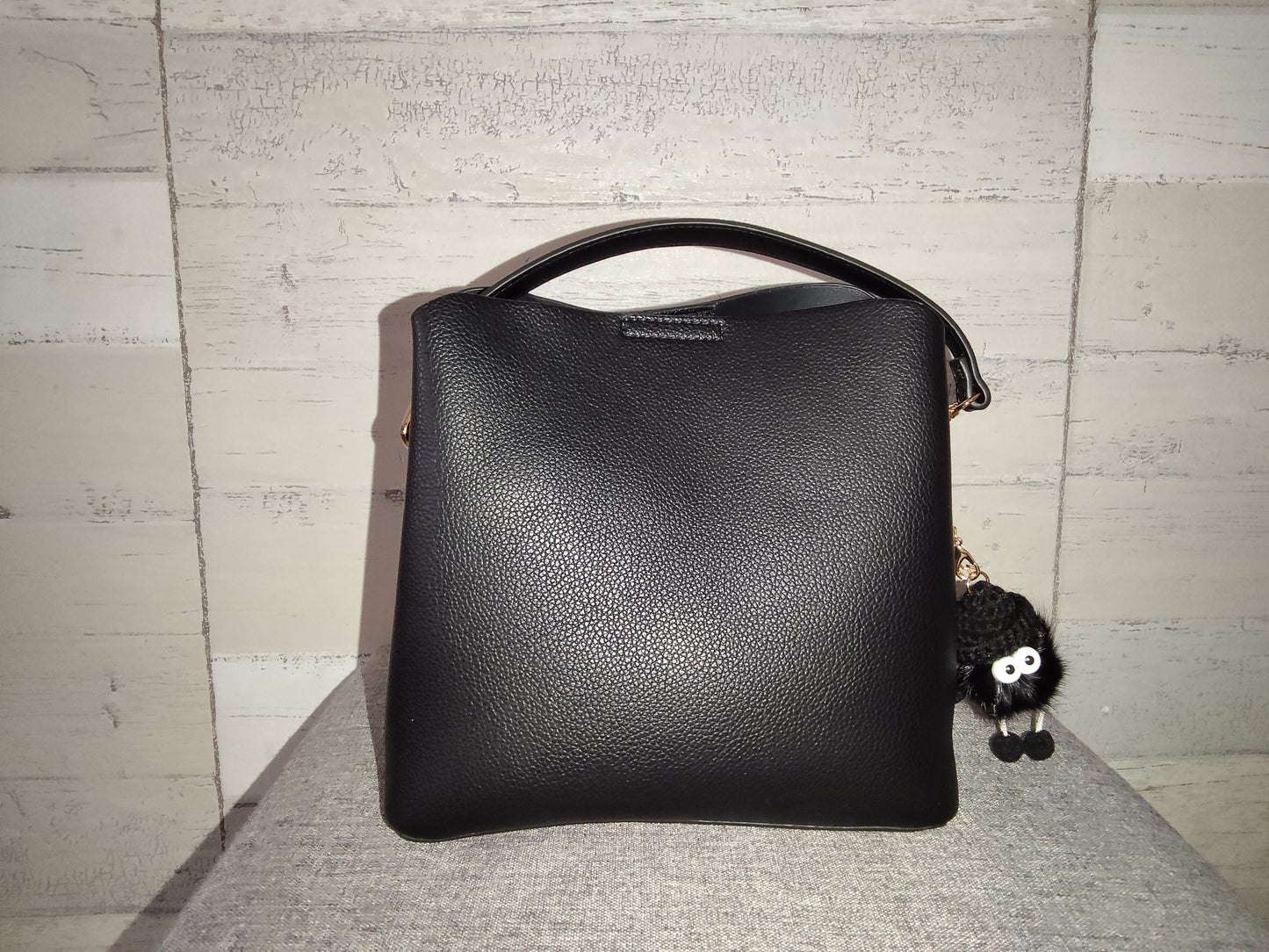 Sac à main noir simili-cuir
