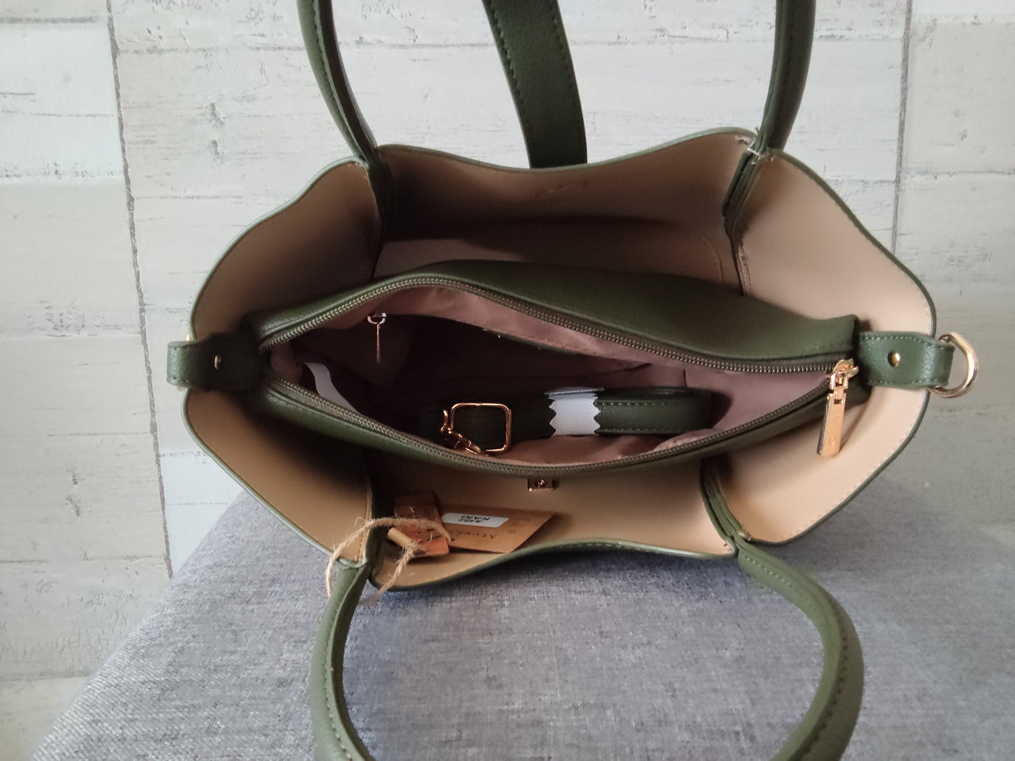 Sac à main kaki en simili-cuir